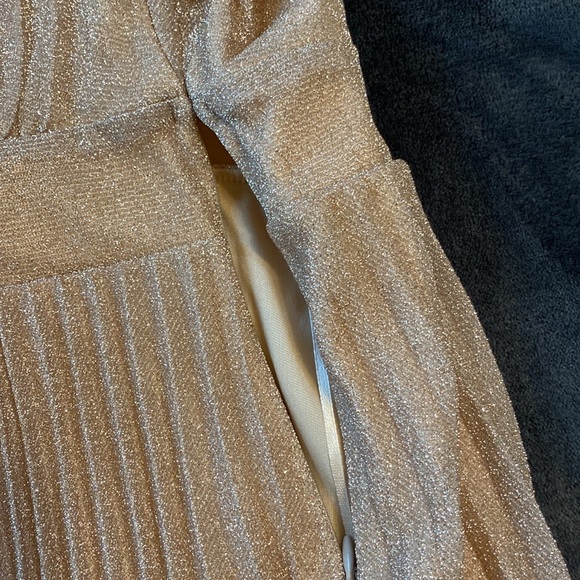 Mother of bride or groom dress. Quiz long gown in pink shimmer, US 6. - Picture 6 of 7